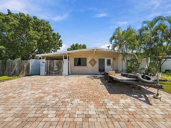 3rd image of 4320 NE 18TH Avenue