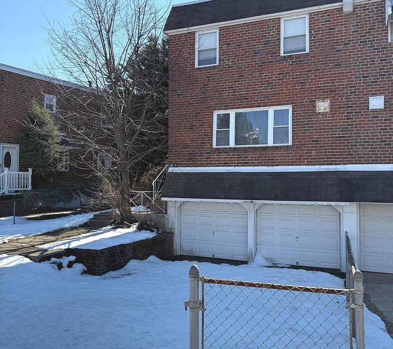 2nd image of 9904 S Canterbury Rd