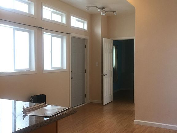 3rd image of 235 Poplar St
