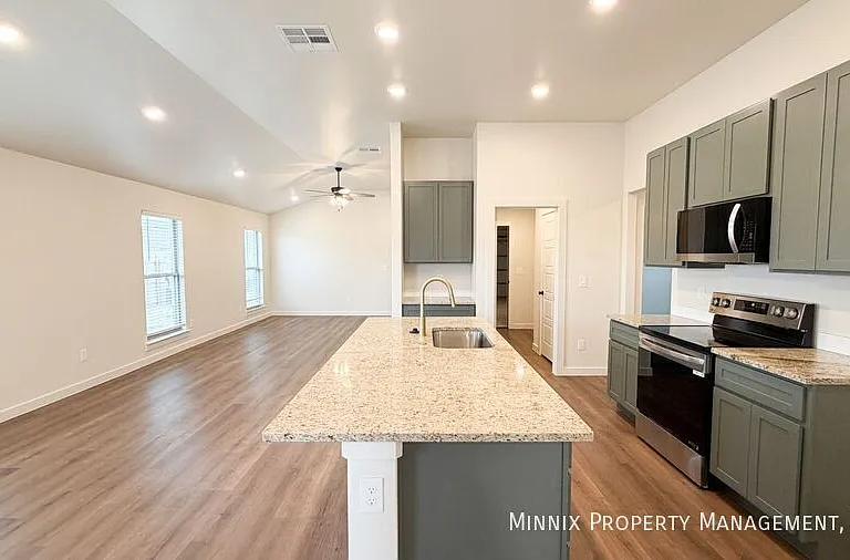 2151 Langford Ave — Photo 7