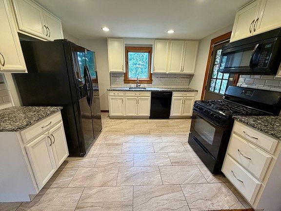 2nd image of 676 Park Ave