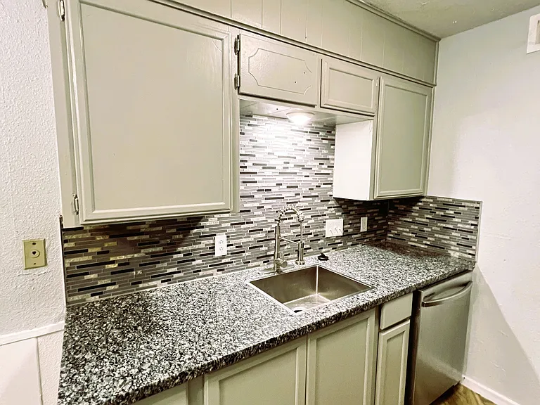 425 N Gilmer St #9 — Photo 4