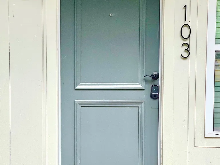 4504 Speedway — Photo 11
