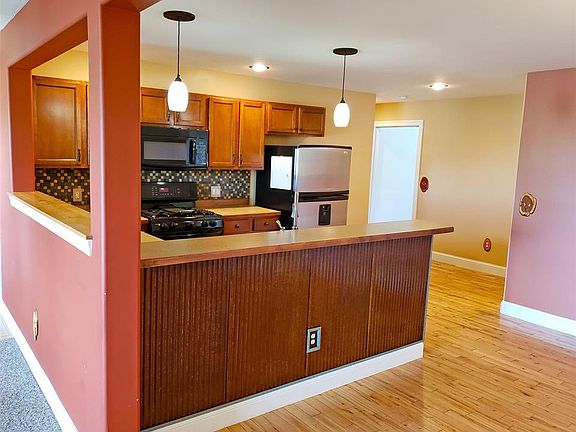 5th image of 104 N River Rock Dr