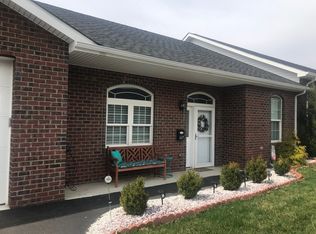605 Melina Dr, Lower Burrell, PA