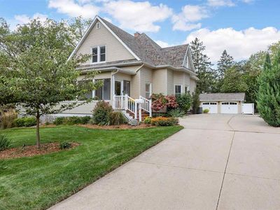 419 Pleasant St, Iowa city, IA, 52245