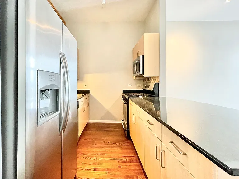 1201 W Adams St #612 — Photo 7