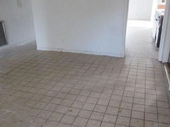 5th image of 8500 NW 28th Ct