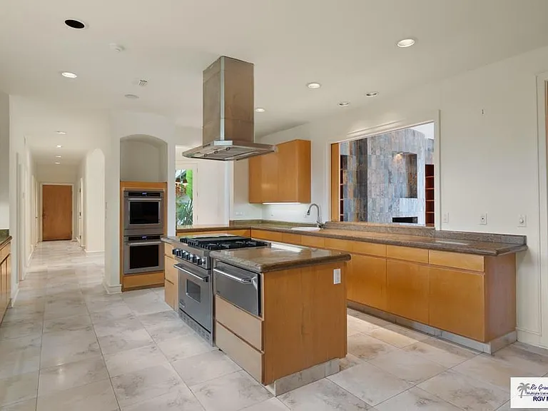 3201 Lazy Lake Dr — Photo 12