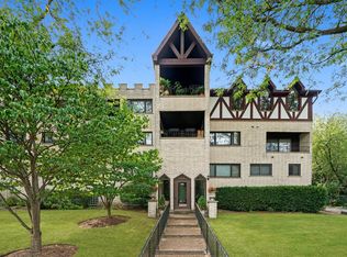 110 Green Bay Rd APT 102, Glencoe, IL 60022