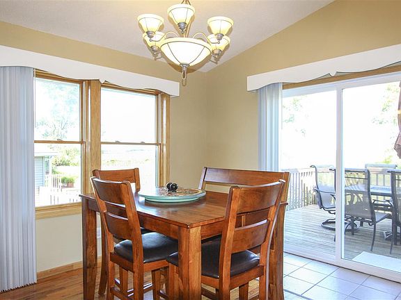 5th image of 122 N Birch Cir