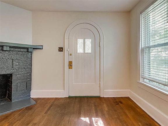 5th image of 3215 College Ave