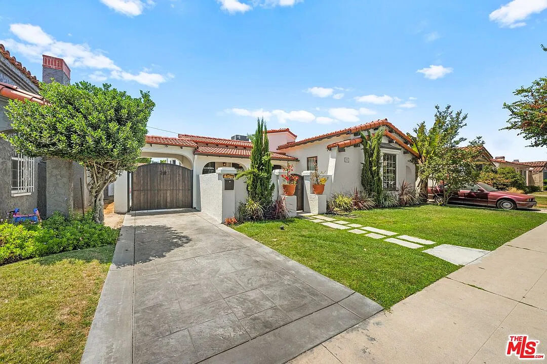 3 bed, 3.0 bath, 1595 sqft, $5,695 — Photo 3