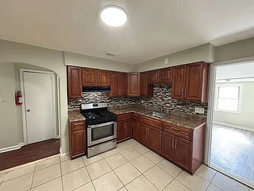 809 Summer Ave Photo 1