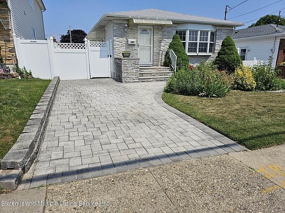 2nd image of 191 Lamport Blvd