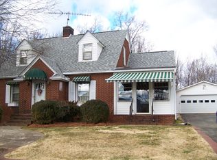 501 E Main St, PILOT MOUNTAIN, NC 27041