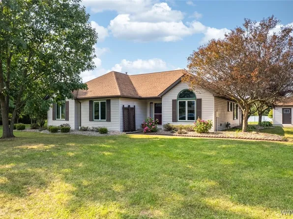 3344 Angle Rd, Orchard Park, NY 14127