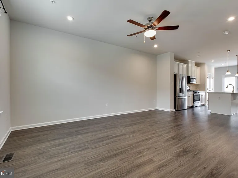 7912 N Gladden Farm Way — Photo 9