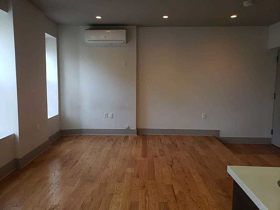 4th image of 279 Bedford Ave #2B