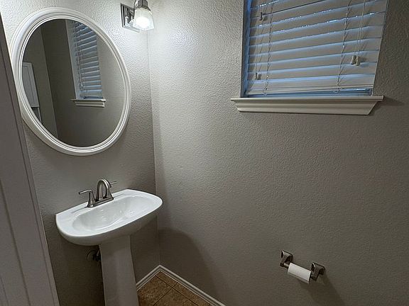 4th image of 2109 Rockland Dr