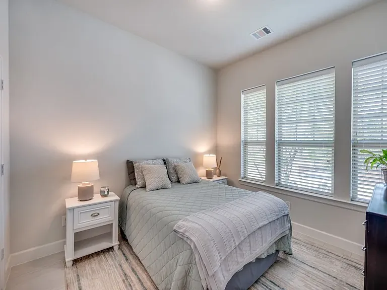 1044 Myers Park Trl — Photo 10