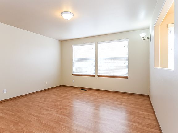 4th image of 10624 58th Dr NE