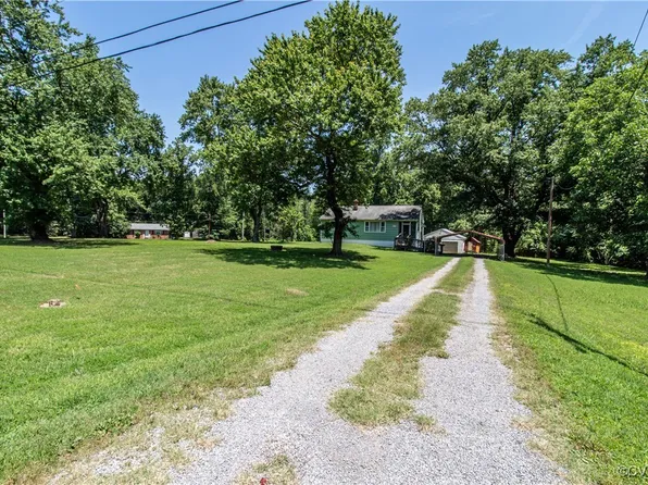 2400 E 100th Rd, Chester, VA 23836