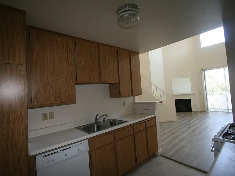 3637 Clarington Ave #213 — Photo 108