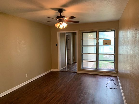 4th image of 615 Bishop Dr