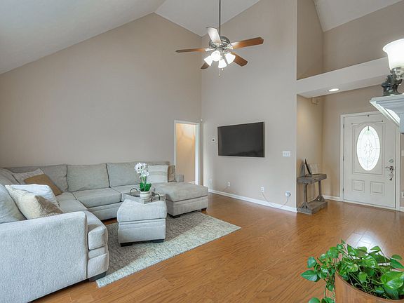 5th image of 1236 Viewmont Dr