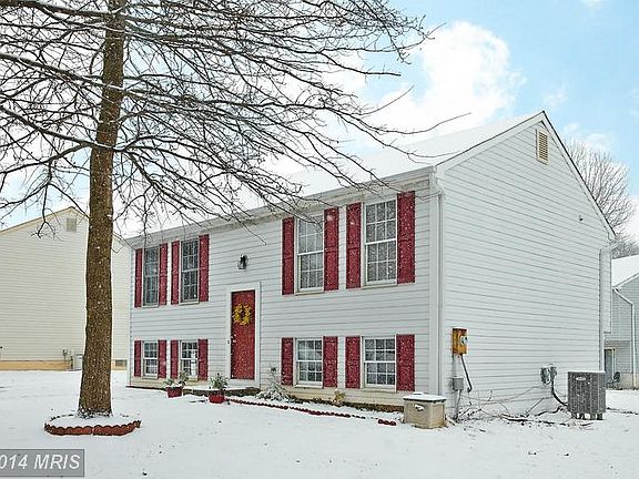 2nd image of 18032 Silver Leaf Dr