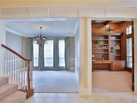 5th image of 709 Lakeway Dr