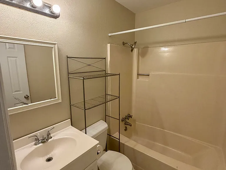 513 Cherokee Ct — Photo 18