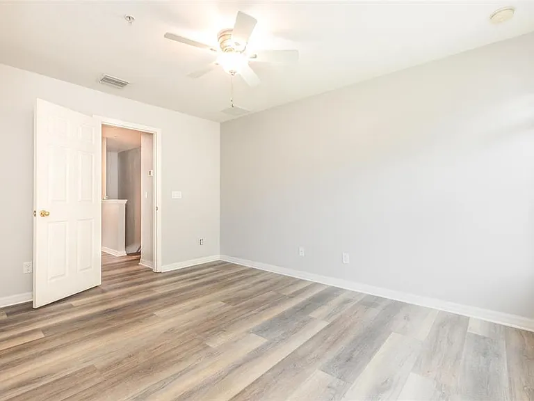 1125 Grantham Dr — Photo 20