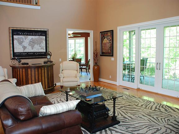 5th image of 1704 Greenhills Dr