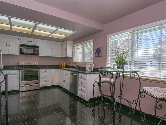 4th image of 1172 Meadow Ct