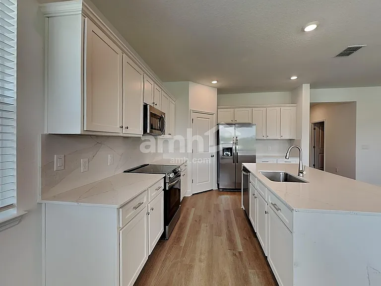 14526 Cedar Mill Dr — Photo 3