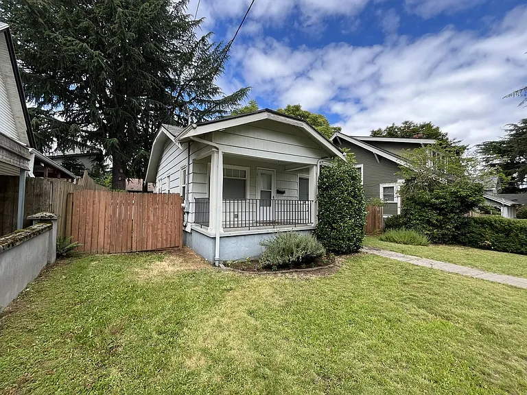 5619 NE 26th Ave — Photo 4
