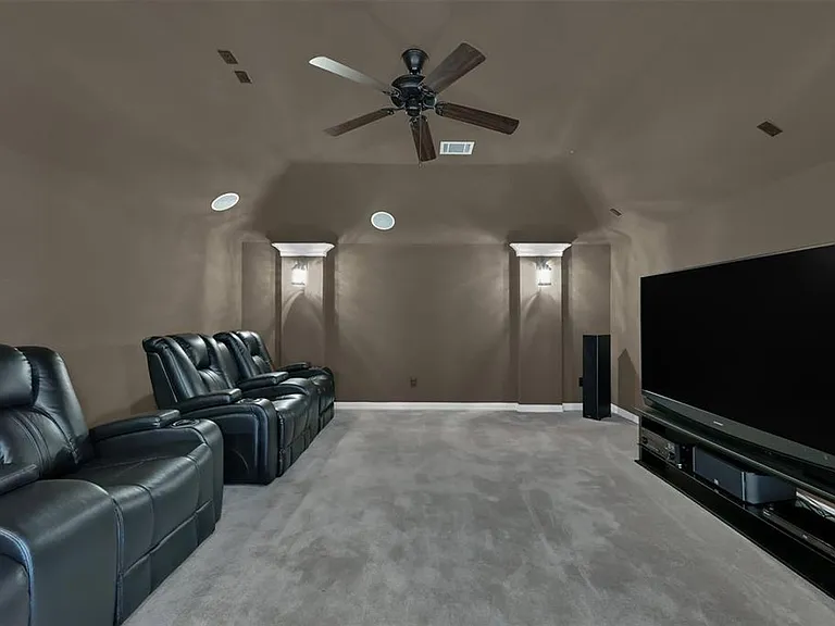 2 Maitland Ct — Photo 34