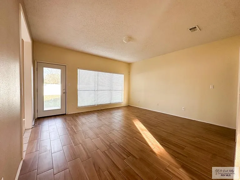 3453 Burgundy Dr — Photo 12