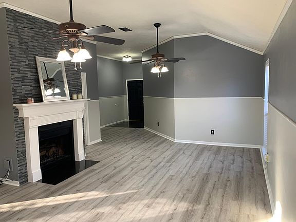 4th image of 1427 Clear Valley Dr