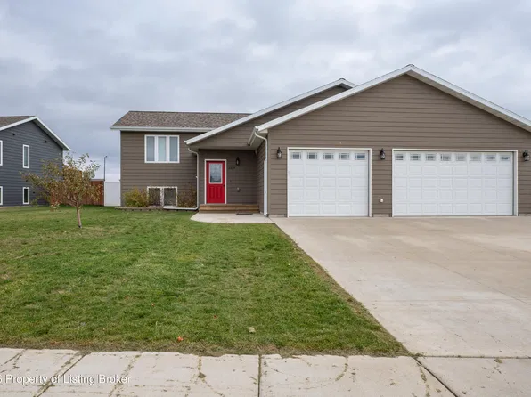 2224 Wahl St, Dickinson, ND 58601