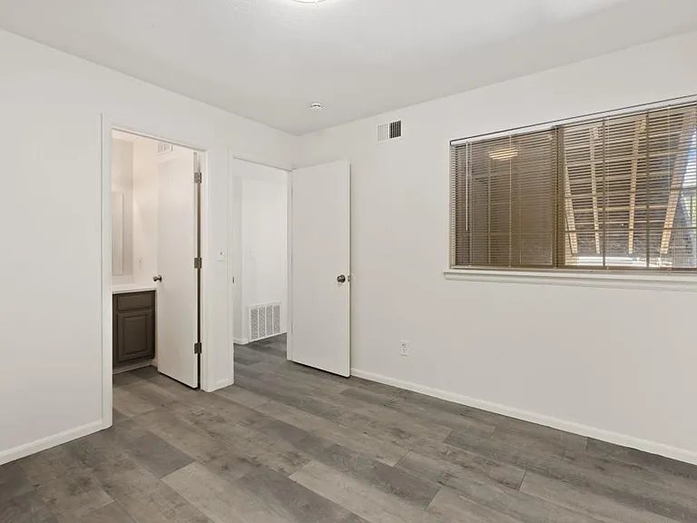 1412 10th St — Photo 3