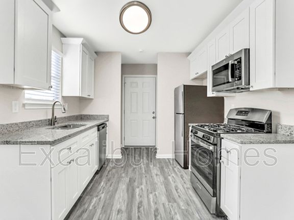 5th image of 8580 Hidden Creek Cir
