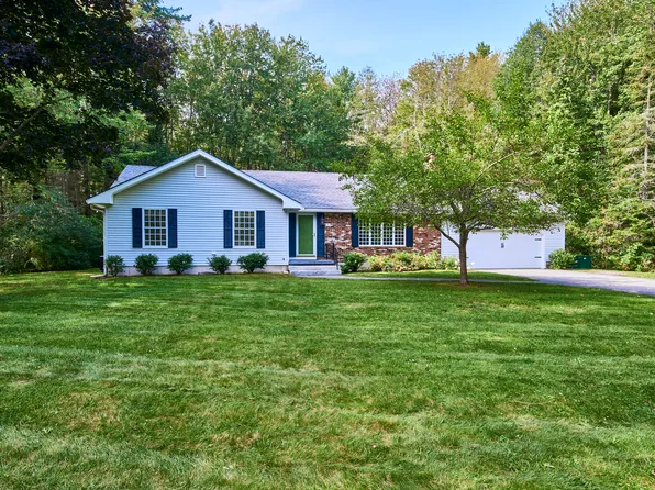 21 Woodhaven Drive, Kennebunk, ME 04043