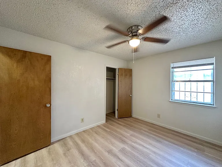 1300 Gowen Dr — Photo 27