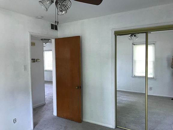 4th image of 401 Joy Dr