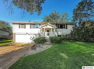 610 Birchwood Dr, Lincoln, NE 68510