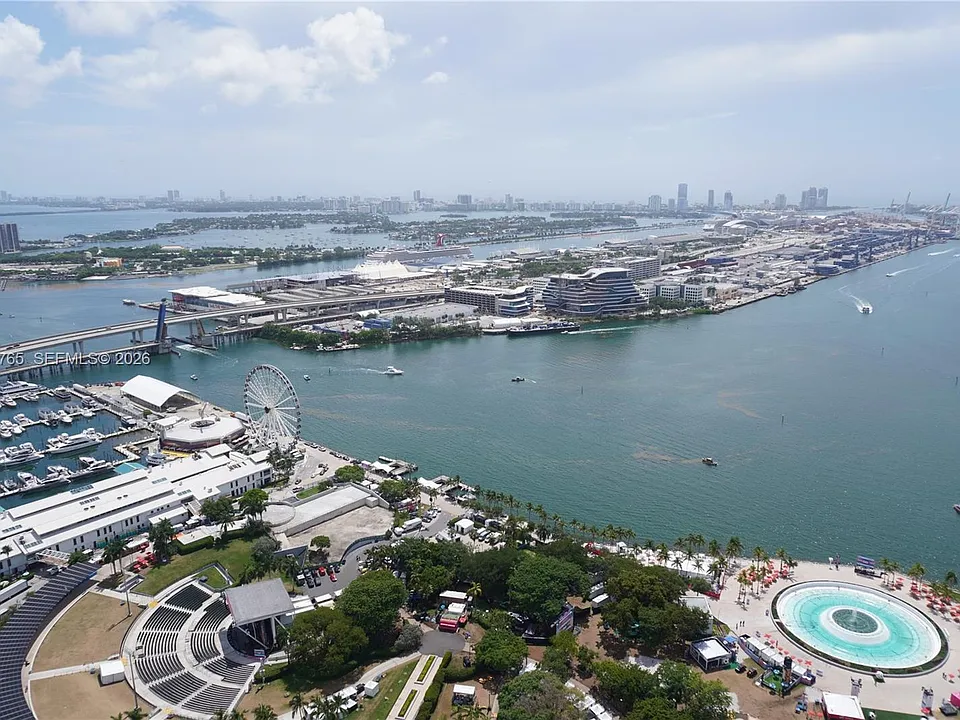 50 Biscayne Blvd #5202