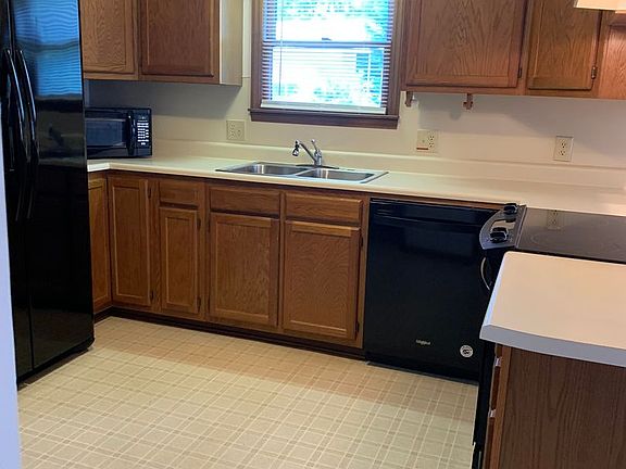 4th image of 102 Peninsula Place Ln